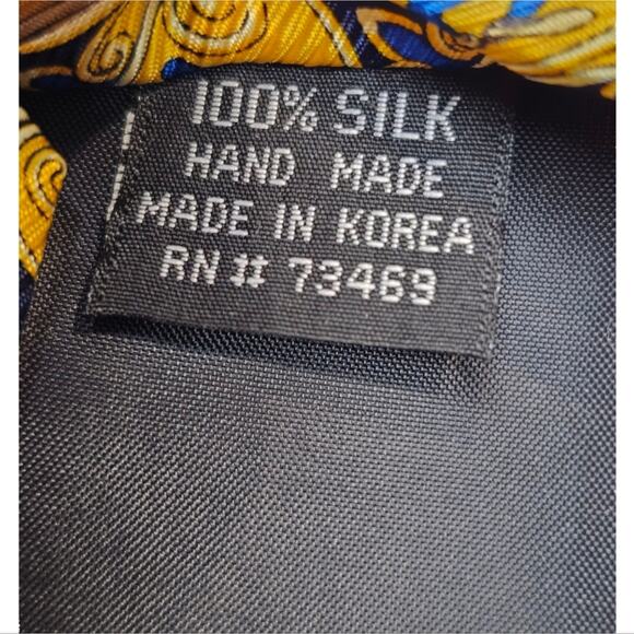 The Disney Store Handmade 100% Silk Mickey Mouse, Goofy and Donald Duck Tie - Picture 5 of 7